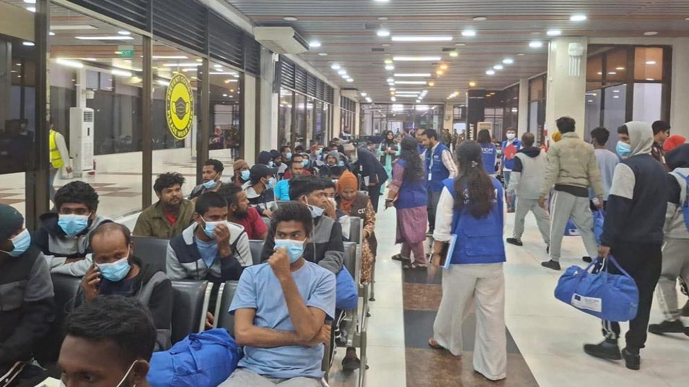 লিবিয়ায় আটক ১৭২ বাংলাদেশি দেশে ফিরলেন