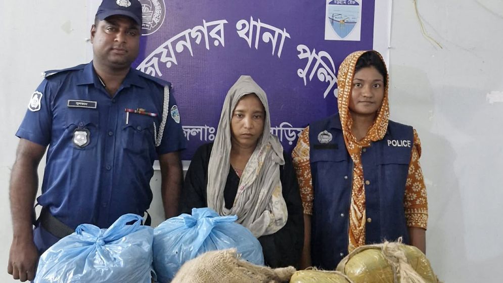 বিজয়নগরে ৩০ কেজি গাঁজাসহ নারী গ্রেফতার