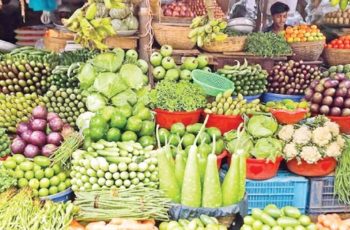 রাজধানীর বাজারে সবজির দাম: মিশ্র প্রতিক্রিয়া