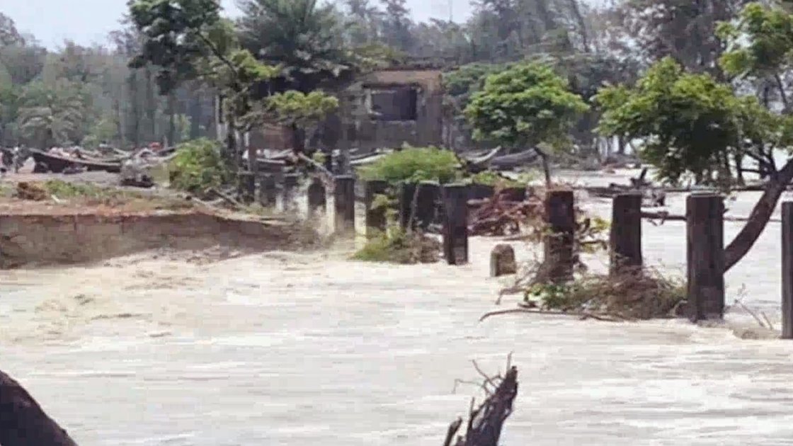 কুয়াকাটা সৈকতে নতুন ভাঙনে ঝুঁকিতে পর্যটন এলাকা
