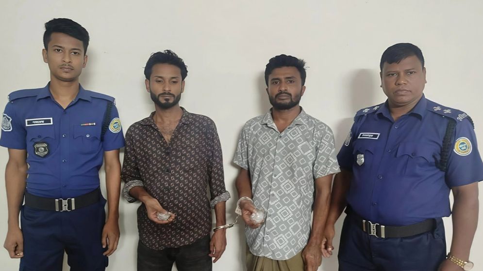 বাউফলে ইয়াবা নিয়ে ছাত্রদল নেতাসহ ৪ জন গ্রেফতার