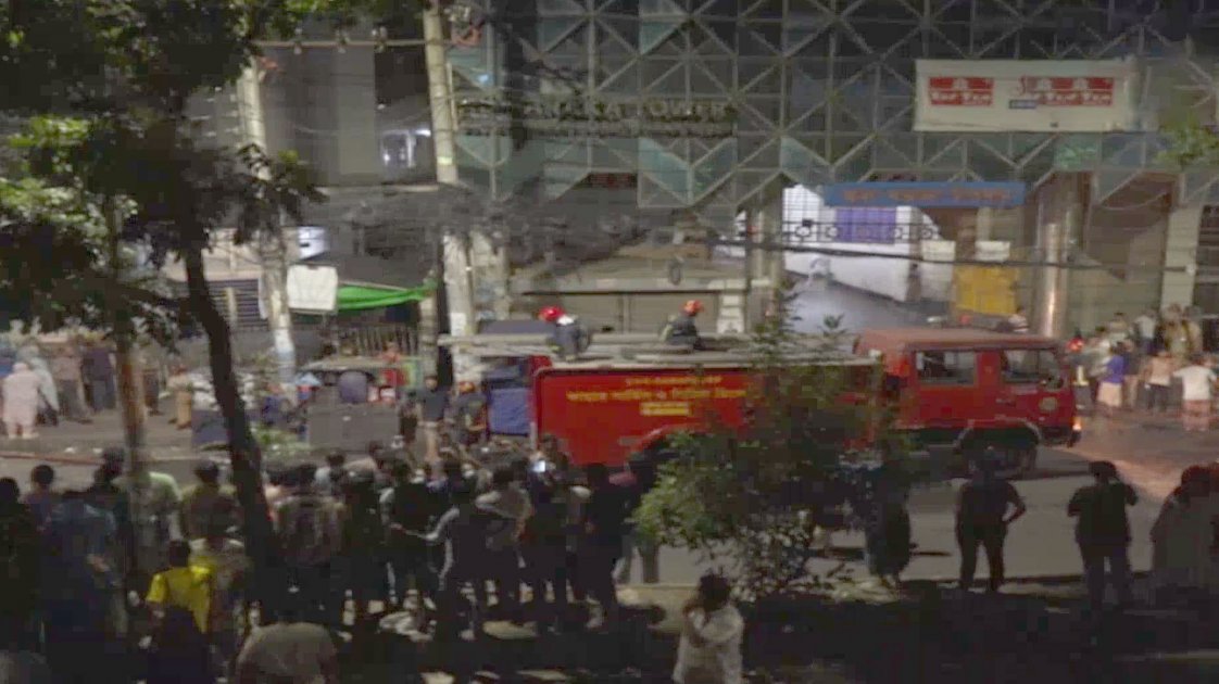 রাজধানীতে আল-বারাকা টাওয়ারে অগ্নিকাণ্ড, ২ জনের মৃত্যু