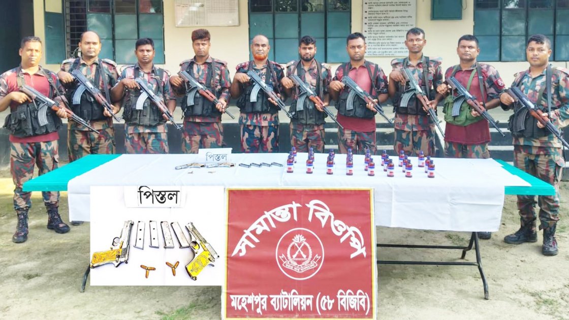ঝিনাইদহ সীমান্তে বিদেশি পিস্তল ও ভারতীয় সিরাপ জব্দ