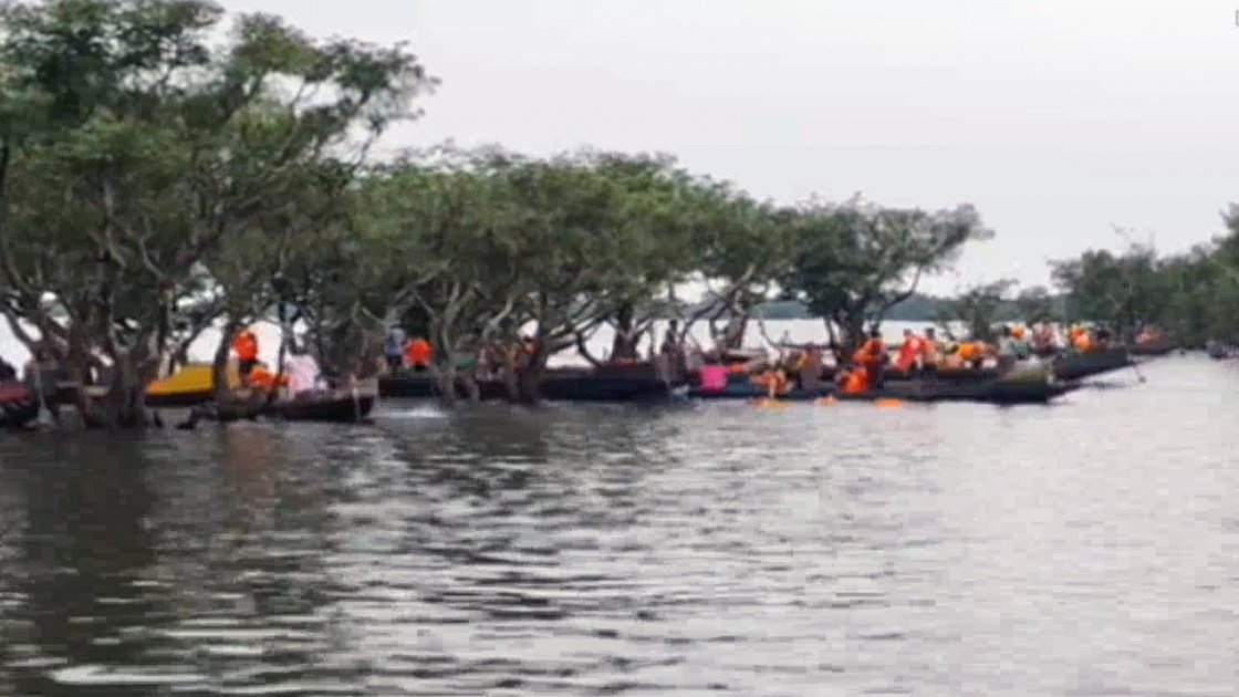 টাঙ্গুয়ার হাওরে পর্যটকের ভিড়, পরিবেশের জন্য হুমকি