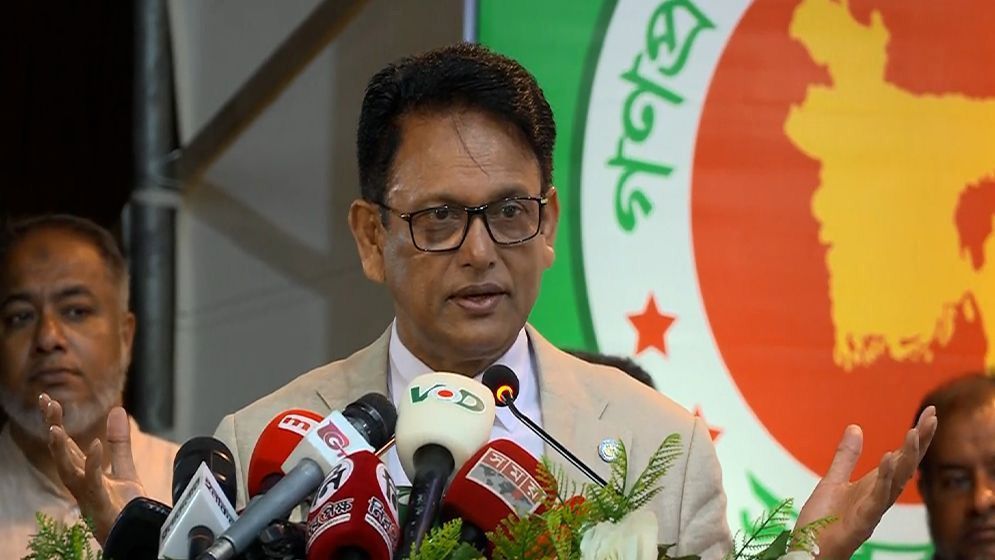 বুয়েটের শিক্ষামন্ত্রী: প্রযুক্তি নেতৃত্বের পরিবর্তে প্রশাসনিক কর্মকর্তা হচ্ছেন শিক্ষার্থীরা