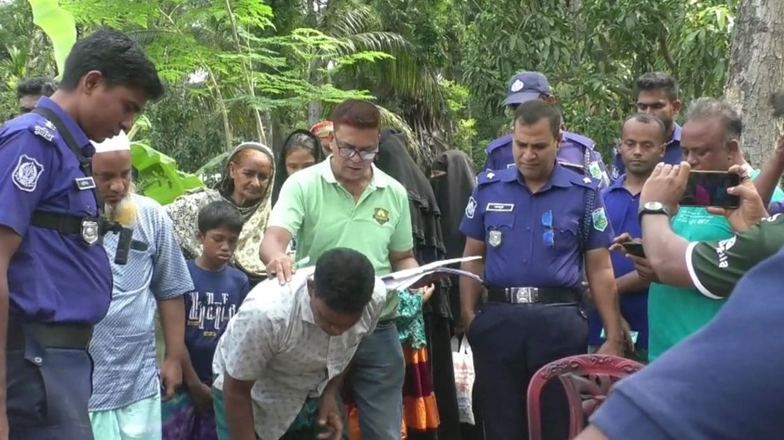 নাটোরে পুকুর থেকে রিকশাচালকের বস্তাবন্দী মরদেহ উদ্ধার