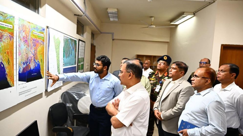 প্রধানমন্ত্রীর আকস্মিক পরিদর্শন স্পারসোতে