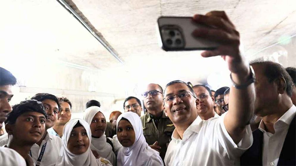 সংসদে প্রধানমন্ত্রীর সঙ্গে শিক্ষার্থীদের মধ্যাহ্নভোজন