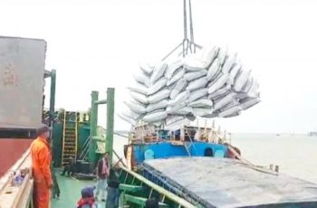 মোংলা বন্দরে পৌঁছেছে ভারতীয় চালের শেষ চালান