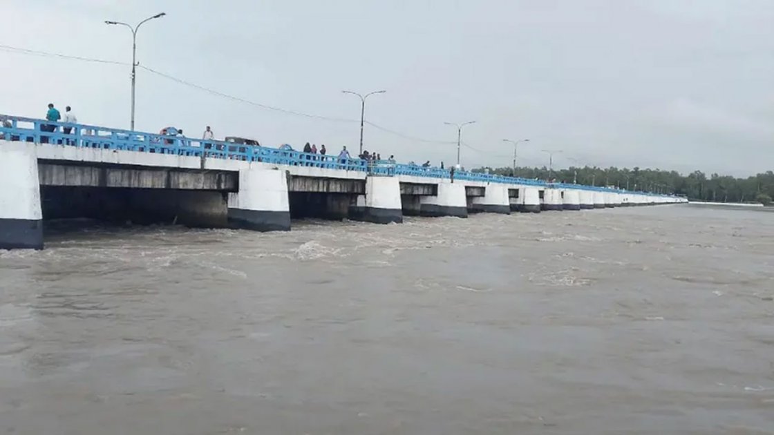 তিস্তার পানি বিপৎসীমার ওপরে, খুলেছে ৪৪ গেট