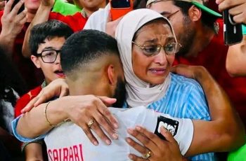 মরক্কোর জয়ে সাইবারির মায়ের সাথে আবেগঘন মুহূর্ত