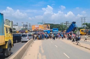 ভৈরবে বালু উত্তোলনে মানববন্ধন, ঢাকা-সিলেট মহাসড়ক অবরোধ