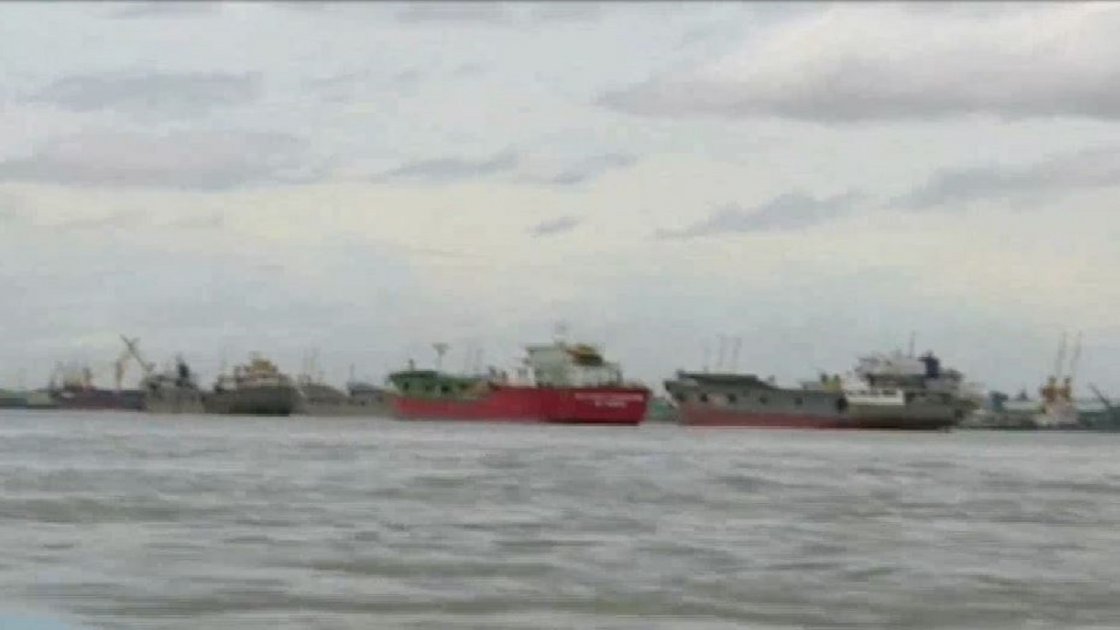 কর্ণফুলী নদীতে জাহাজ সংঘর্ষ, ১২ নাবিক উদ্ধার