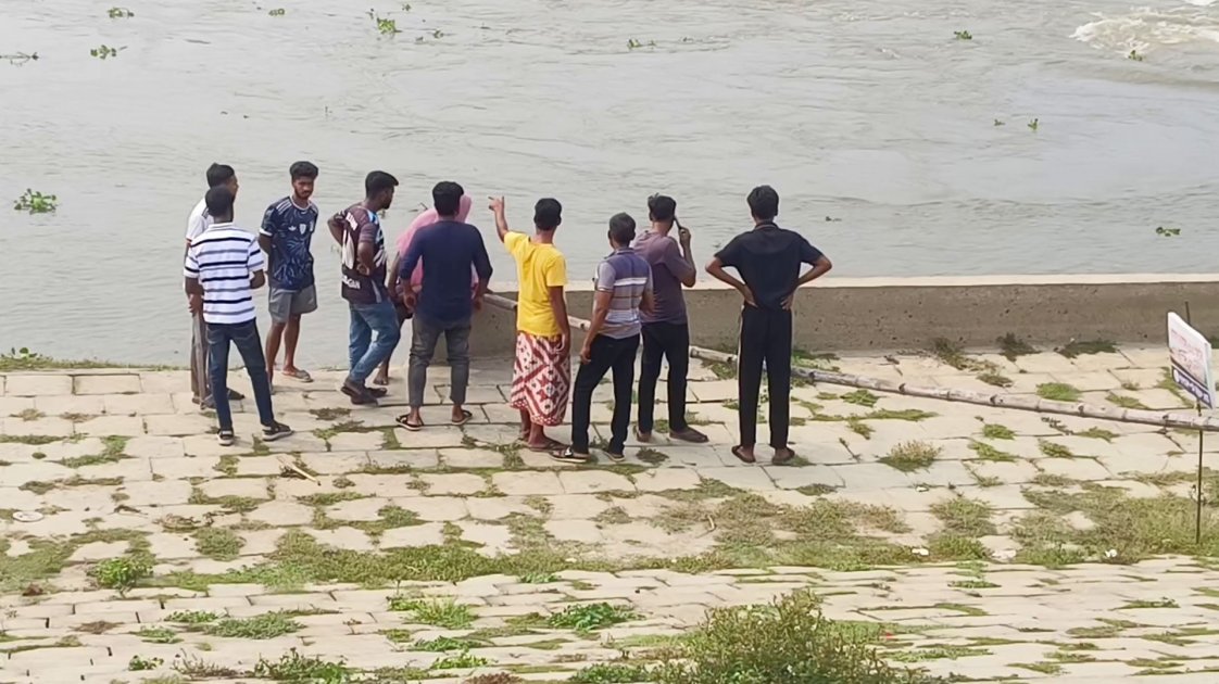চাঁপাইনবাবগঞ্জে পদ্মা নদীতে নিখোঁজ ২ শিক্ষার্থীর মরদেহ উদ্ধার