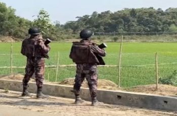 মিয়ানমারে বিমান হামলা, টেকনাফ সীমান্তে আতঙ্কিত স্থানীয়রা