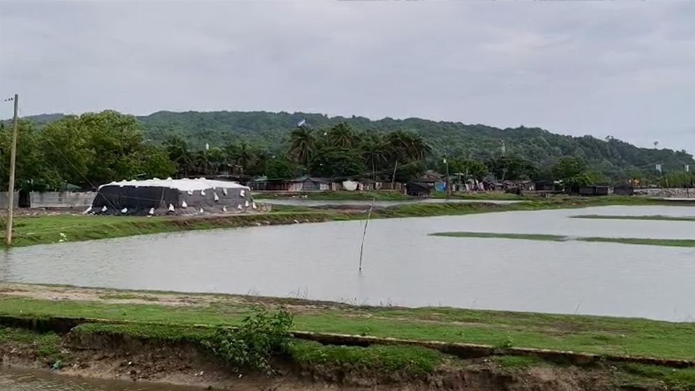 মিয়ানমারে গোলাগুলি-বিস্ফোরণে টেকনাফ সীমান্তে আতঙ্ক