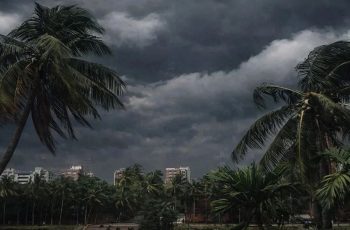 রাত ১টার মধ্যে ১৪ জেলায় ৬০ কি. মি. বেগে ঝড়ের শঙ্কা
