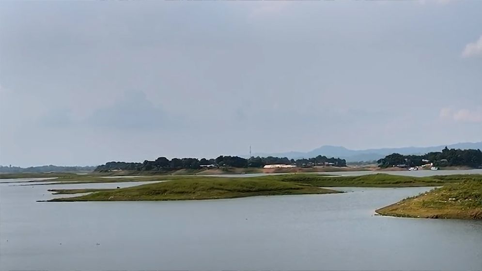 কাপ্তাই হ্রদে পানির স্তর কমে যাওয়ায় উদ্বেগ বাড়ছে
