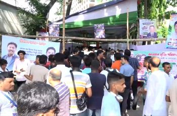 বাংলাদেশ চলচ্চিত্র শিল্পী সমিতির নির্বাচনের ভোটগ্রহণ চলছে