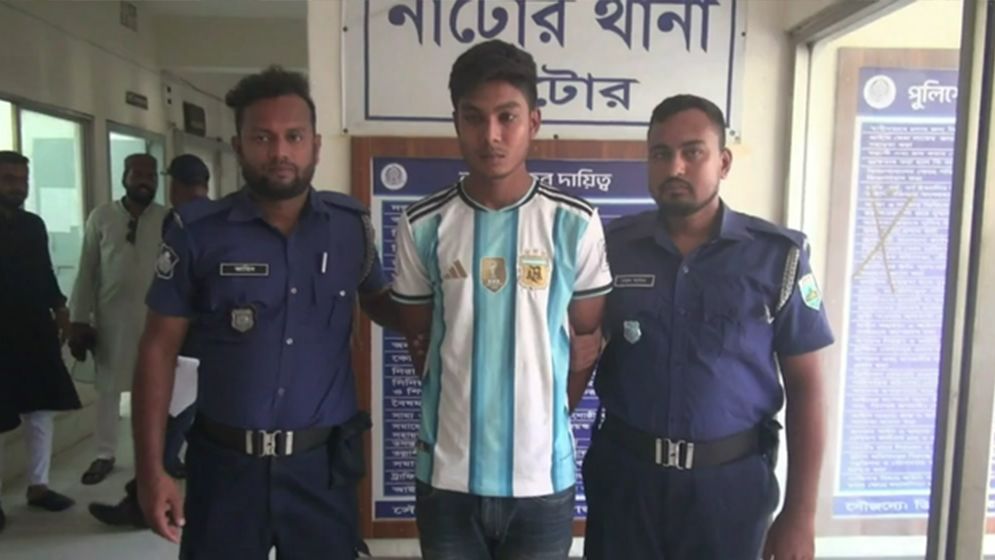জুয়ার টাকা জোগাড়ে ছিনতাইয়ের নাটক: বিকাশ কর্মী গ্রেফতার
