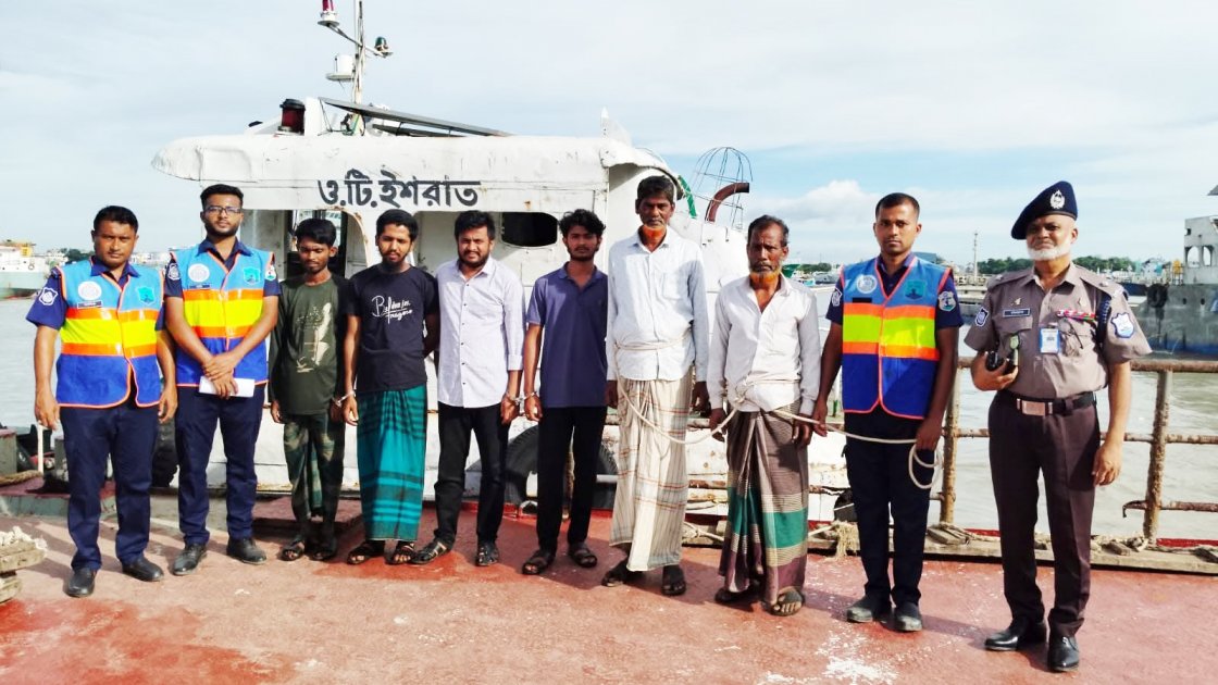 কর্ণফুলীতে ১২ হাজার ৭০০ লিটার ডিজেল জব্দ, গ্রেপ্তার ৬