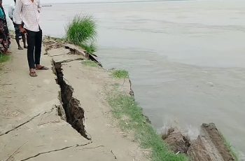 টাঙ্গাইলে যমুনার ভাঙনে বিলীন হচ্ছে ফসলি জমি ও স্থাপনা