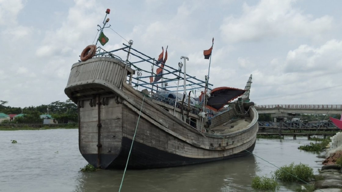 পিরোজপুরের বলেশ্বর নদীতে মাছ ধরার ট্রলার থেকে জেলে নিখোঁজ