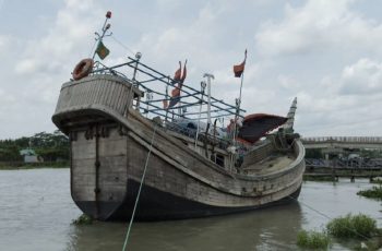 পিরোজপুরের বলেশ্বর নদীতে মাছ ধরার ট্রলার থেকে জেলে নিখোঁজ