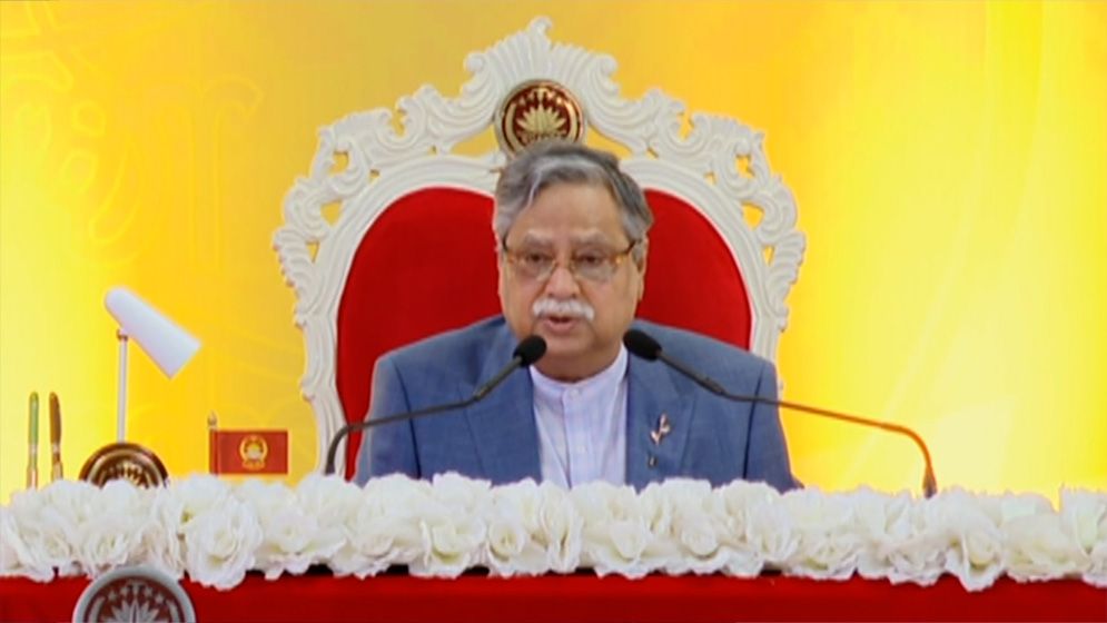 সরকার সশস্ত্র বাহিনীকে আধুনিক চতুর্মাত্রিক বাহিনী গড়তে অঙ্গীকারবদ্ধ