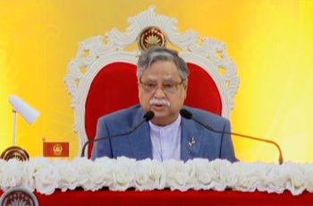 সরকার সশস্ত্র বাহিনীকে আধুনিক চতুর্মাত্রিক বাহিনী গড়তে অঙ্গীকারবদ্ধ