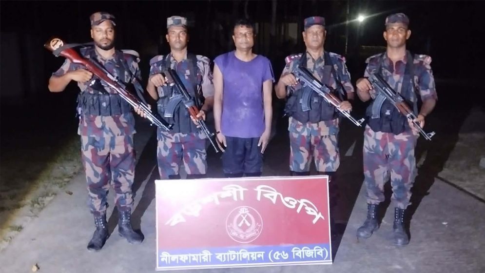 পঞ্চগড়ে অবৈধভাবে ভারত প্রবেশের সময় বাংলাদেশী আটক