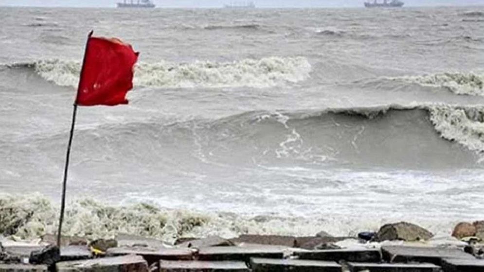 ৪ সমুদ্রবন্দরে ৩ নম্বর সতর্ক সংকেত জারি