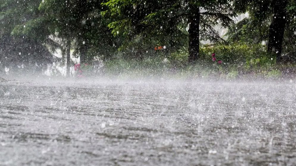 বাংলাদেশের ছয় বিভাগে ভারী বৃষ্টির সতর্কতা, ভূমিধসের শঙ্কা