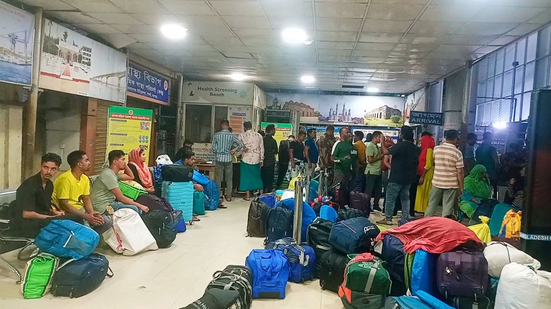 ভারতে পাচার হওয়া ৫০ বাংলাদেশিকে বেনাপোল হস্তান্তর