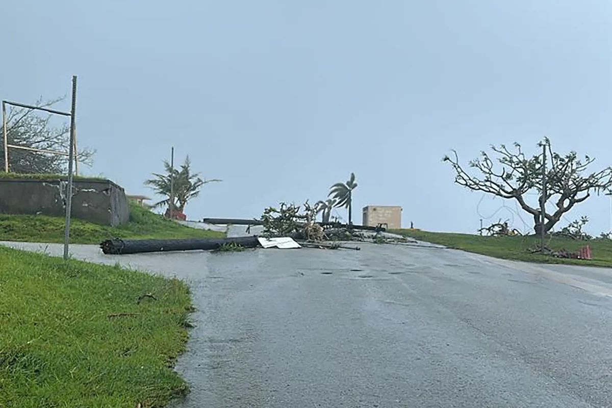 সুপার টাইফুন বাভি আঘাত হানল মার্কিন প্যাসিফিক দ্বীপপুঞ্জে
