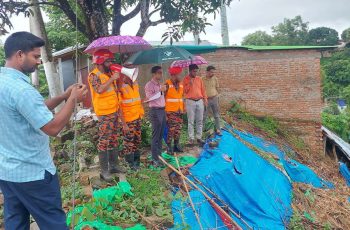 রাঙামাটিতে পাহাড়ধসের ঝুঁকি, নিরাপদ আশ্রয়ে সরে যেতে মাইকিং