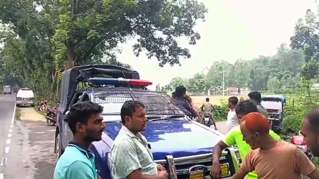 দিনাজপুরে পিকআপের চাপায় মা-ছেলে নিহত, স্বামী আহত