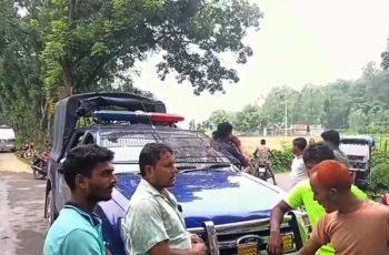 দিনাজপুরে পিকআপের চাপায় মা-ছেলে নিহত, স্বামী আহত