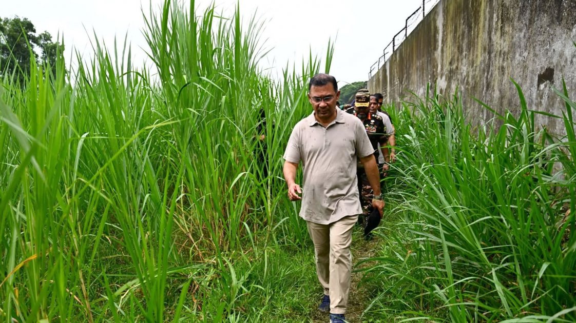 প্রধানমন্ত্রীর আকস্মিক পরিদর্শন বাংলাদেশ সেনাবাহিনীর গ্রীষ্মকালীন মহড়ায়