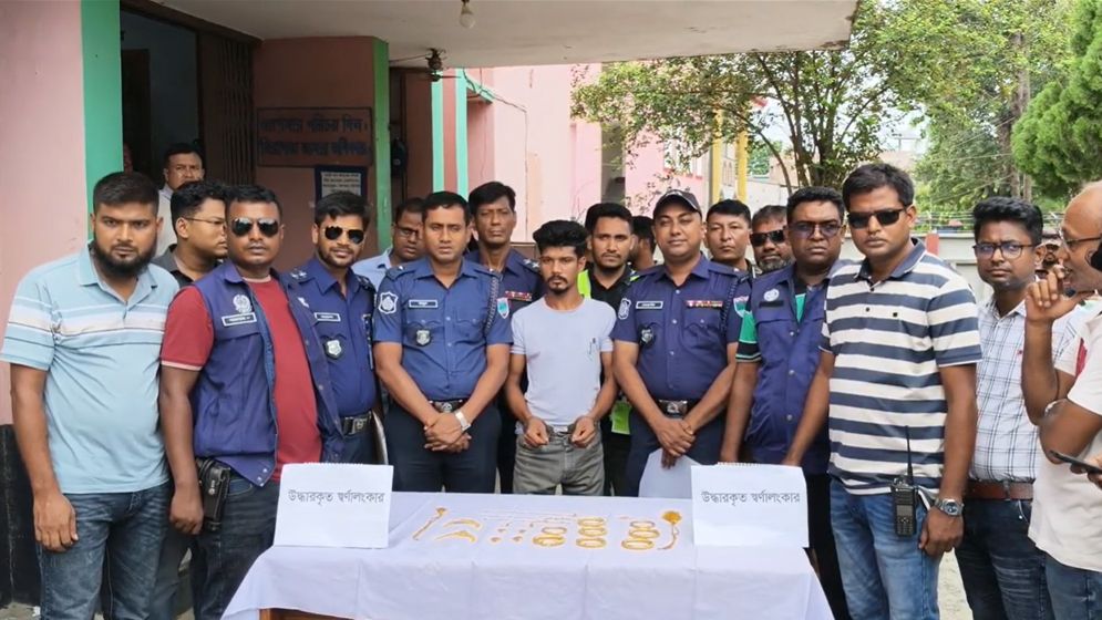 মেহেরপুরে ৩০ লাখ টাকার স্বর্ণালংকার উদ্ধার, আটক ১