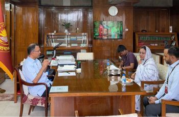 প্রধানমন্ত্রীর সঙ্গে সাক্ষাৎ করলেন শহীদ আব্দুল্লাহর মা ফাতেমা