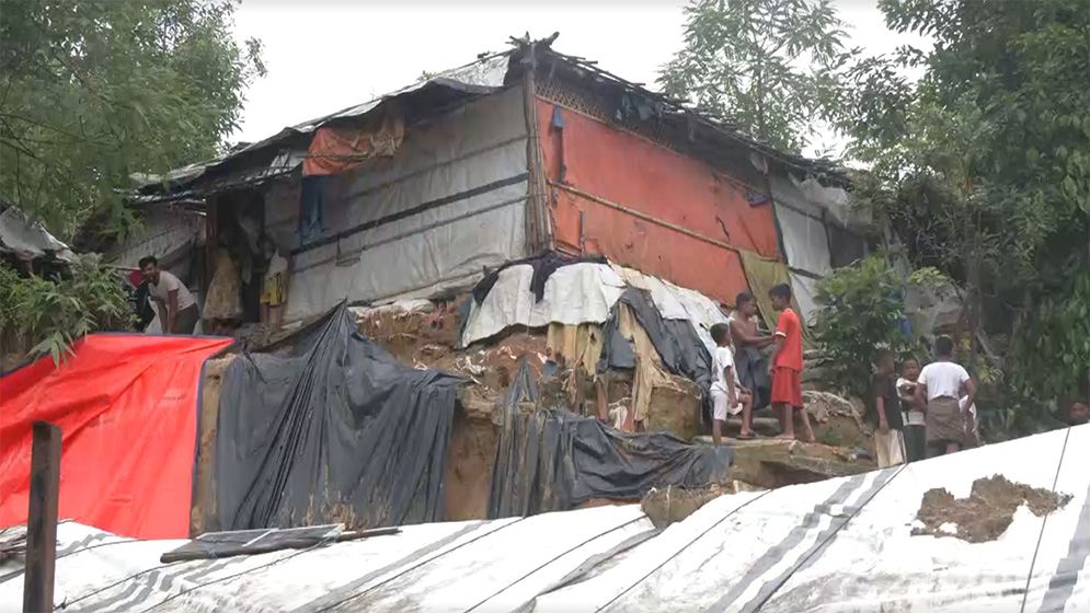 কক্সবাজারে পাহাড়ধসে প্রাণ গেল ১০ রোহিঙ্গার