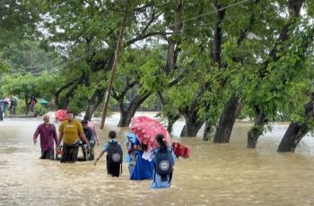 খাগড়াছড়িতে অতি বর্ষণে সড়ক ডুবেছে, ৫ শতাধিক পর্যটক আটকা