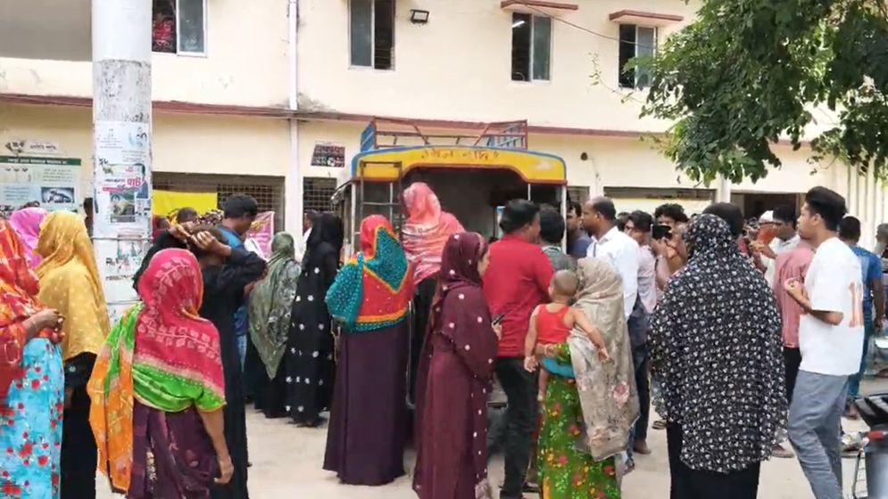 মেহেরপুরে গরু বোঝাই লাটাহাম্বার দুর্ঘটনায় ১ জনের মৃত্যু, ১০ আহত