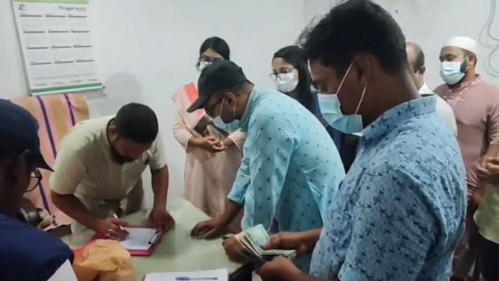 ফরিদপুরে দুই ডায়াগনস্টিক সেন্টারকে দেড় লক্ষ টাকা জরিমানা