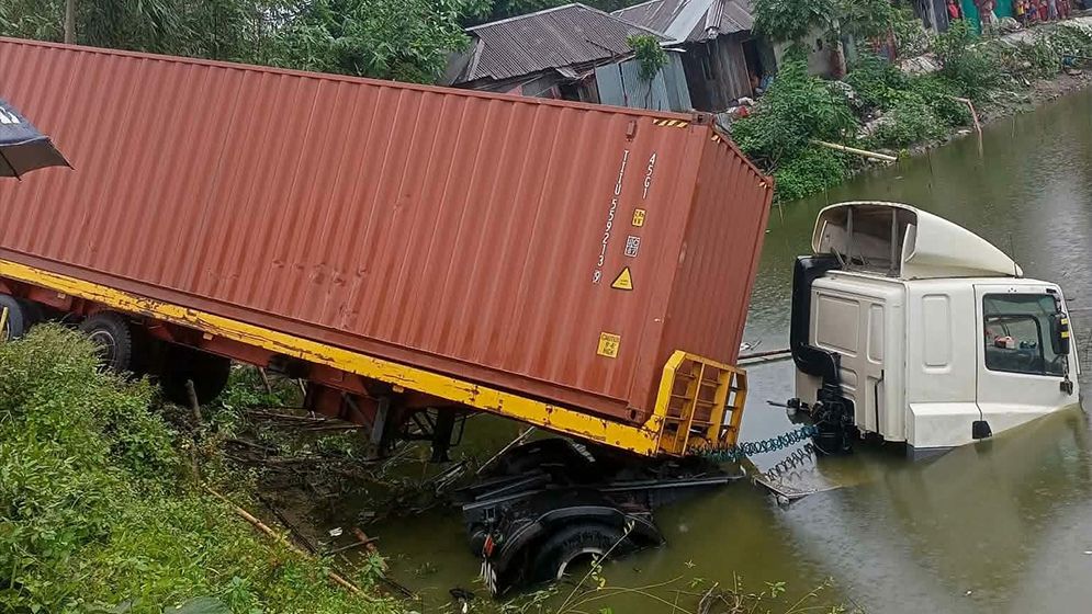 কুমিল্লায় সিএনজি অটোরিকশা দুর্ঘটনায় নিহত ২