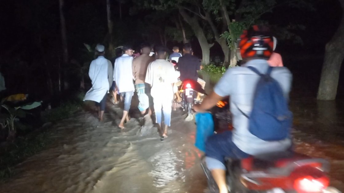 হবিগঞ্জে খোয়াই নদীর বাঁধ ভেঙে ১০ গ্রাম প্লাবিত