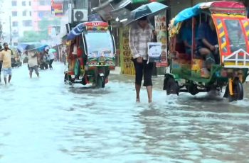 বিরামহীন বৃষ্টিতে রাজধানীর জনজীবন থমকে গেছে