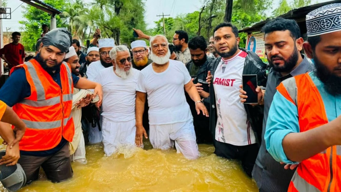 জামায়াত আমিরের আহ্বান: বন্যাদুর্গতদের জন্য ত্রাণ সরবরাহে অগ্রাধিকার