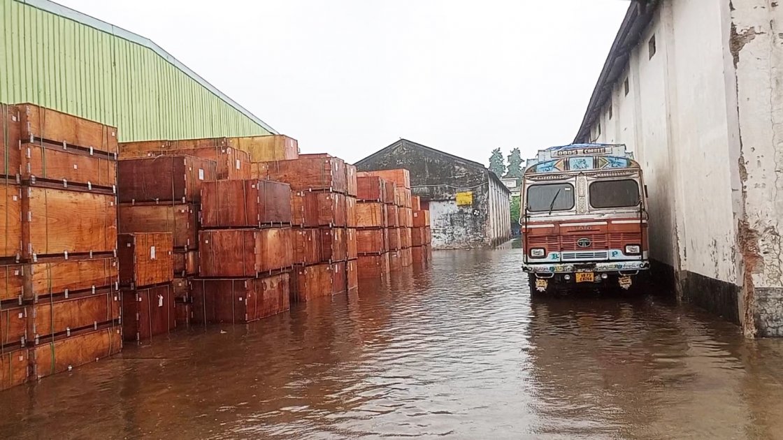 বেনাপোল বন্দরে জলাবদ্ধতায় কোটি টাকার পণ্য ক্ষতিগ্রস্ত